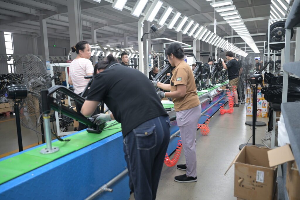 Fábrica chinesa de veículos elétricos com linha de produção e controle de qualidade