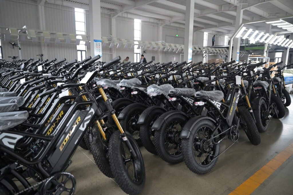 Motocicleta elétrica Falcon modelo para exportação ao Brasil